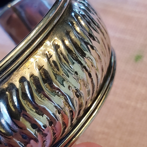 Silver Tone Hand Made in India Ribbed Metal cuff - Picture 4 of 6